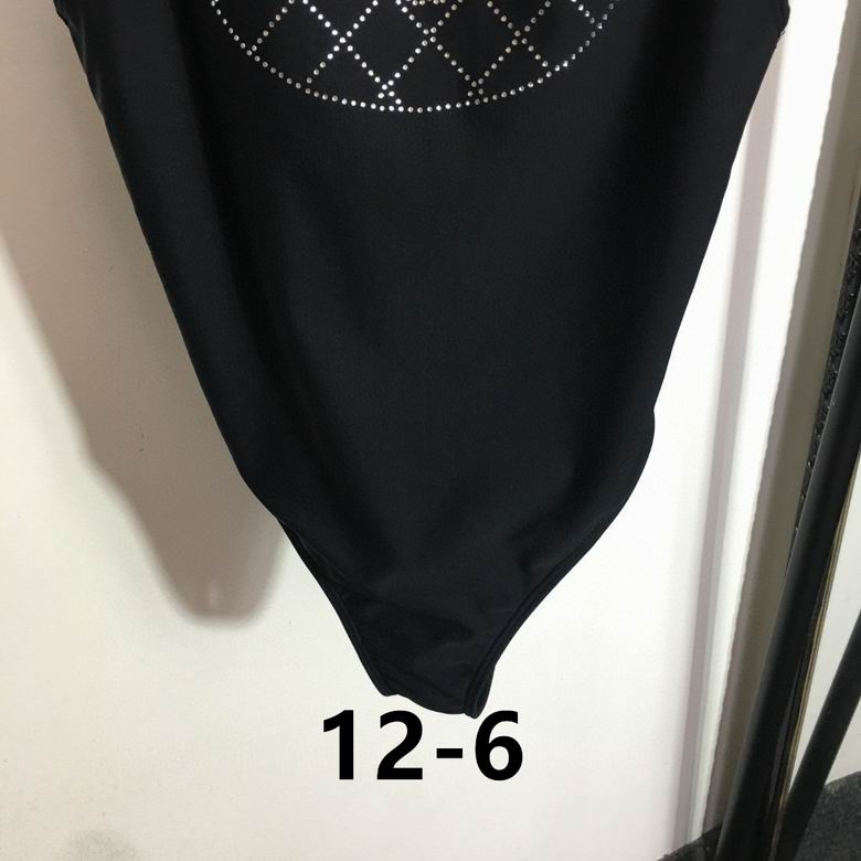 Traje de baño con monograma