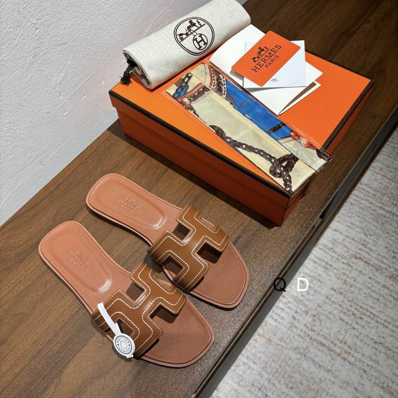 Sandalias planas de cuero