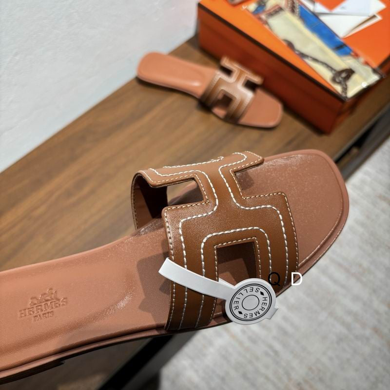 Sandalias planas de cuero