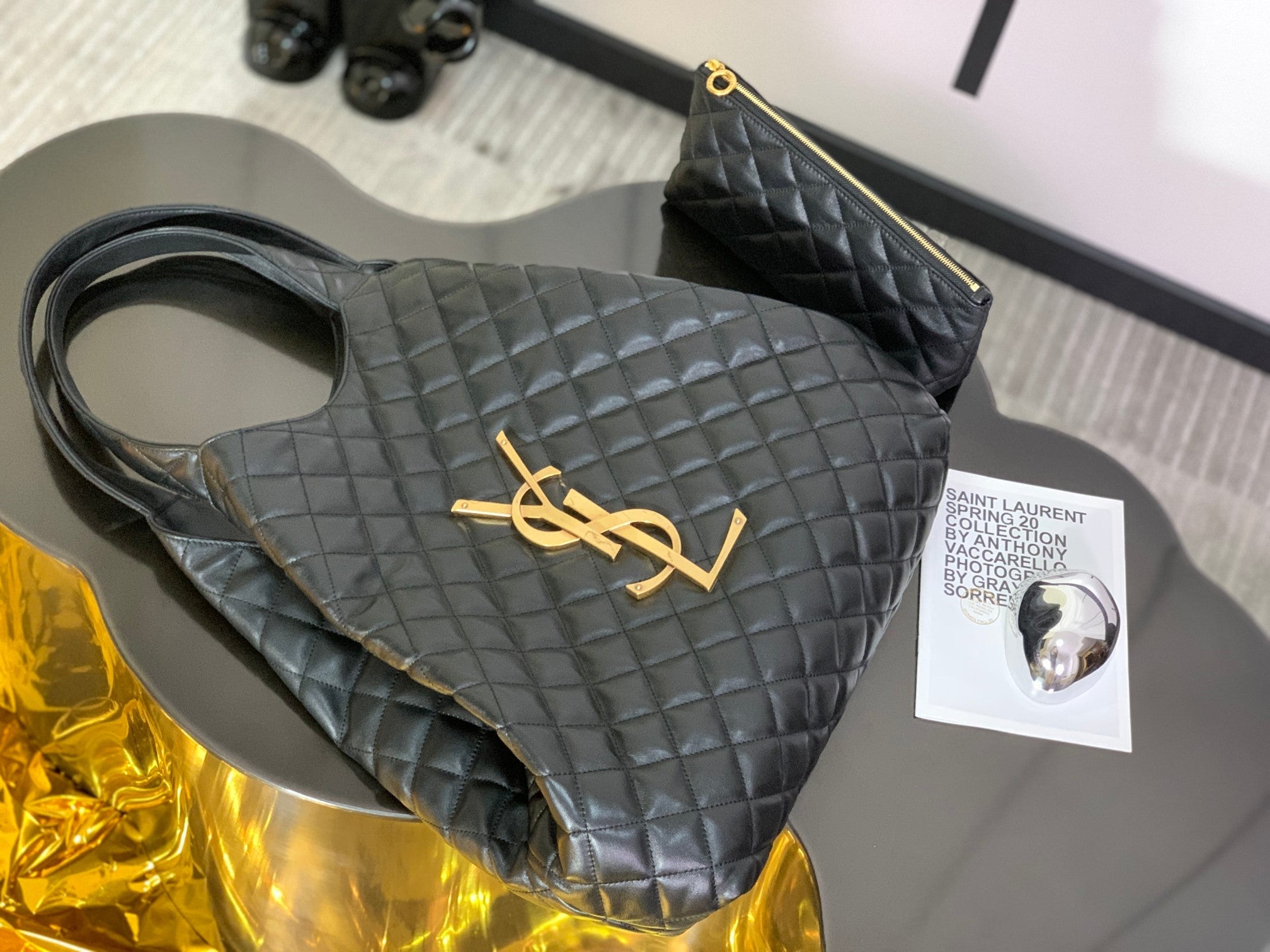 Bolso tote de cuero negro