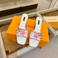 Zapatos de tacón bajo blancos