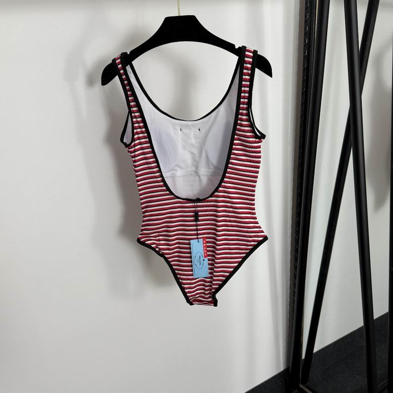Traje de baño a rayas