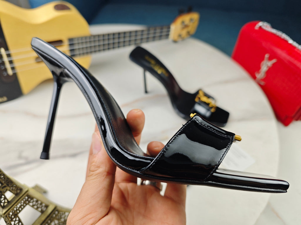 Tacones de cuero