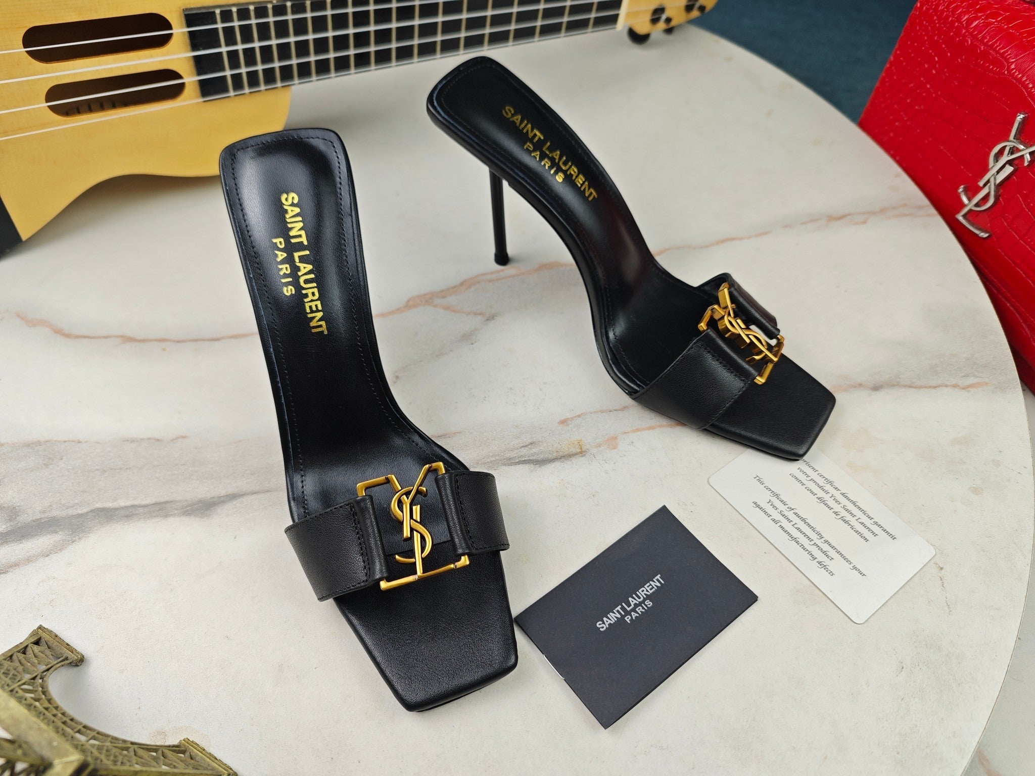 Tacones de cuero