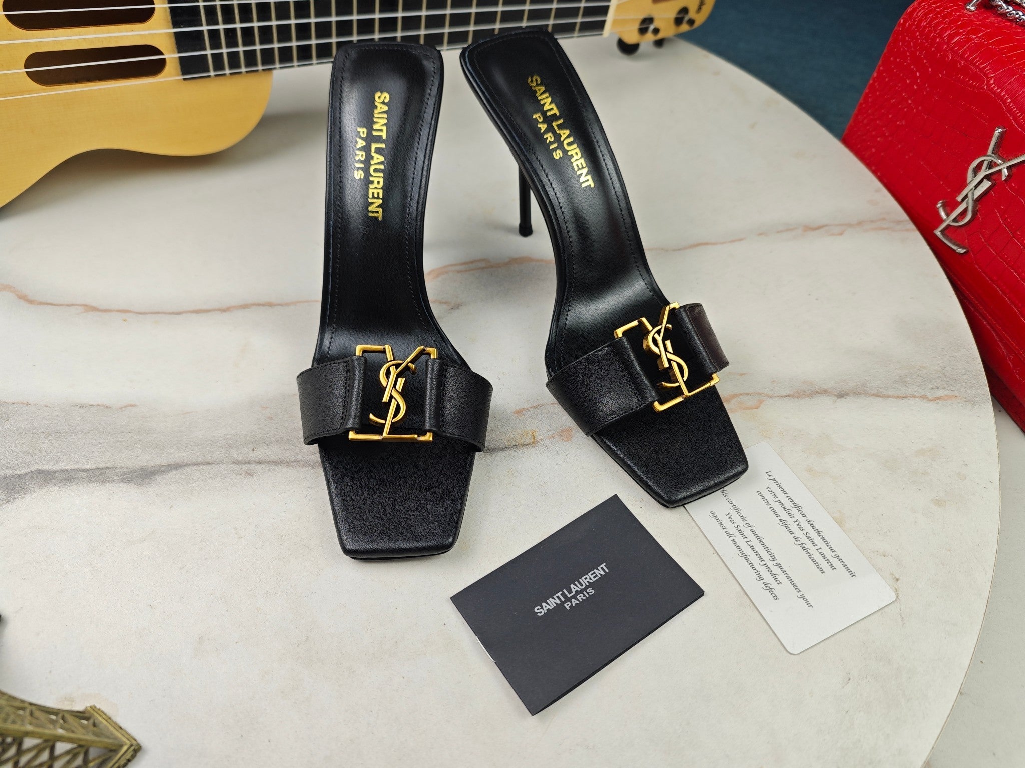 Tacones de cuero