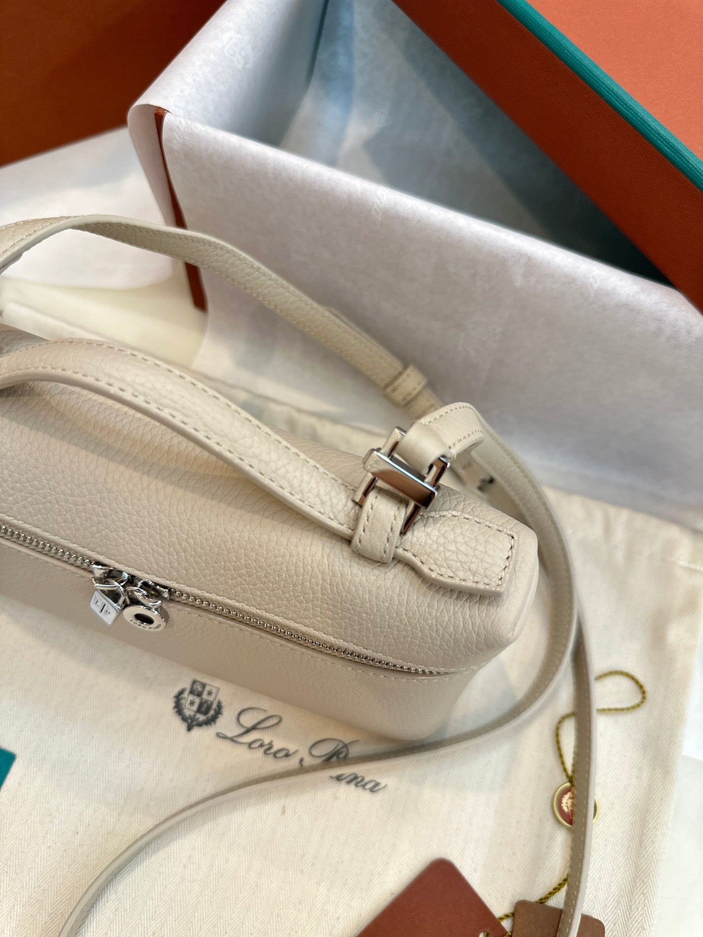 Saddle 19 Parrot Leather Bag