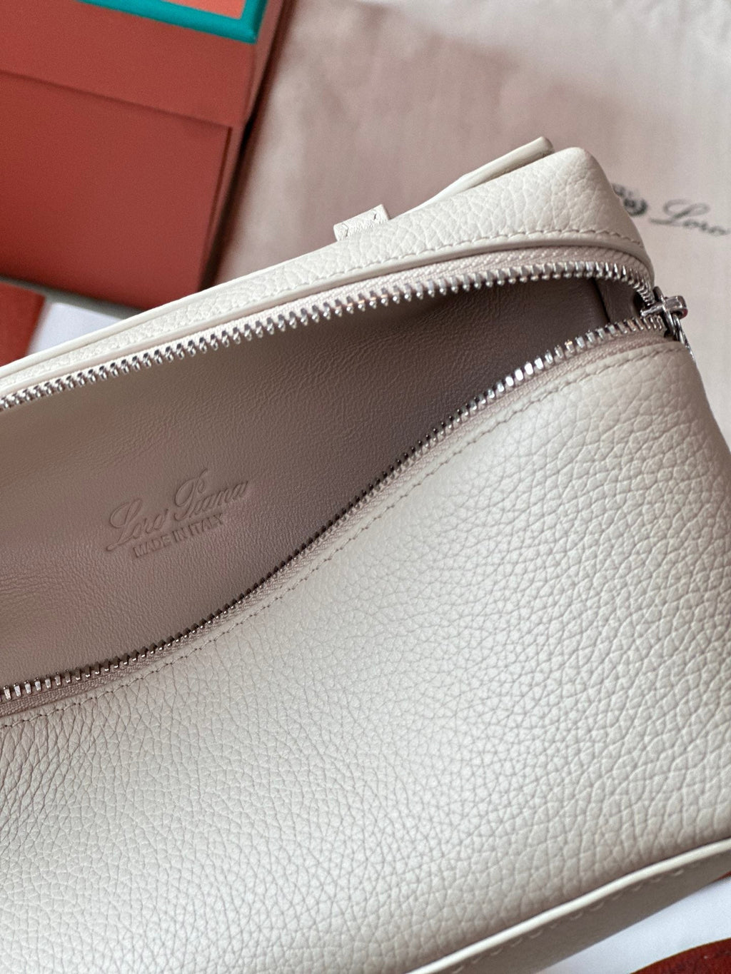 Saddle 19 Parrot Leather Bag