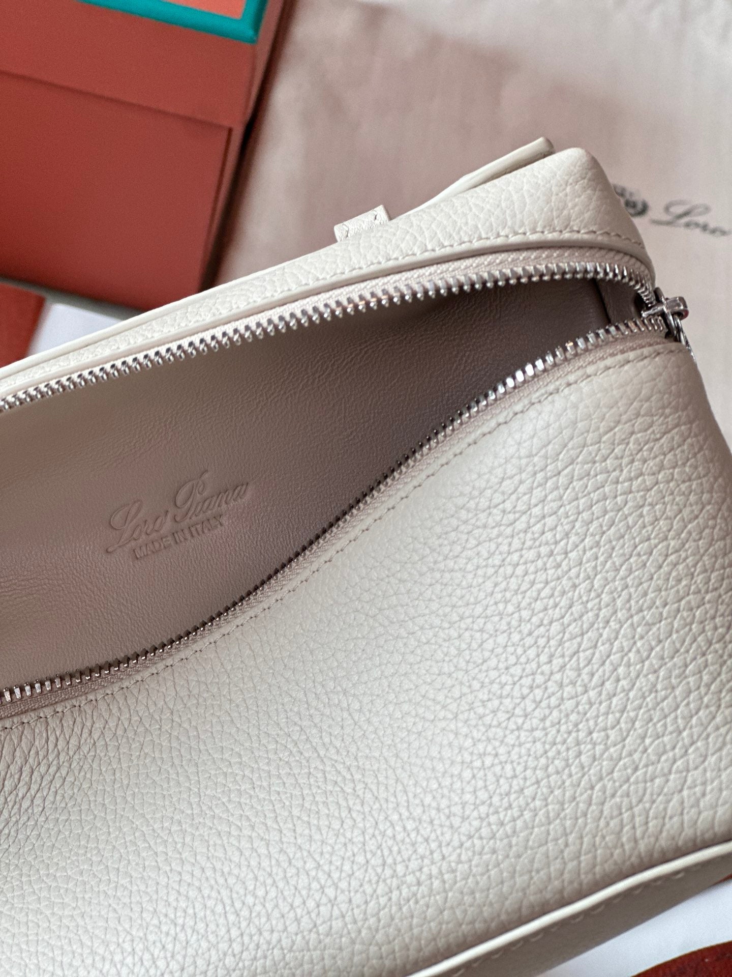 Saddle 19 Parrot Leather Bag