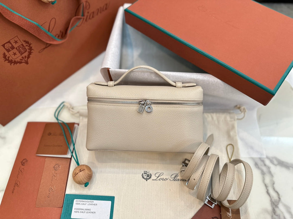 Saddle 19 Parrot Leather Bag