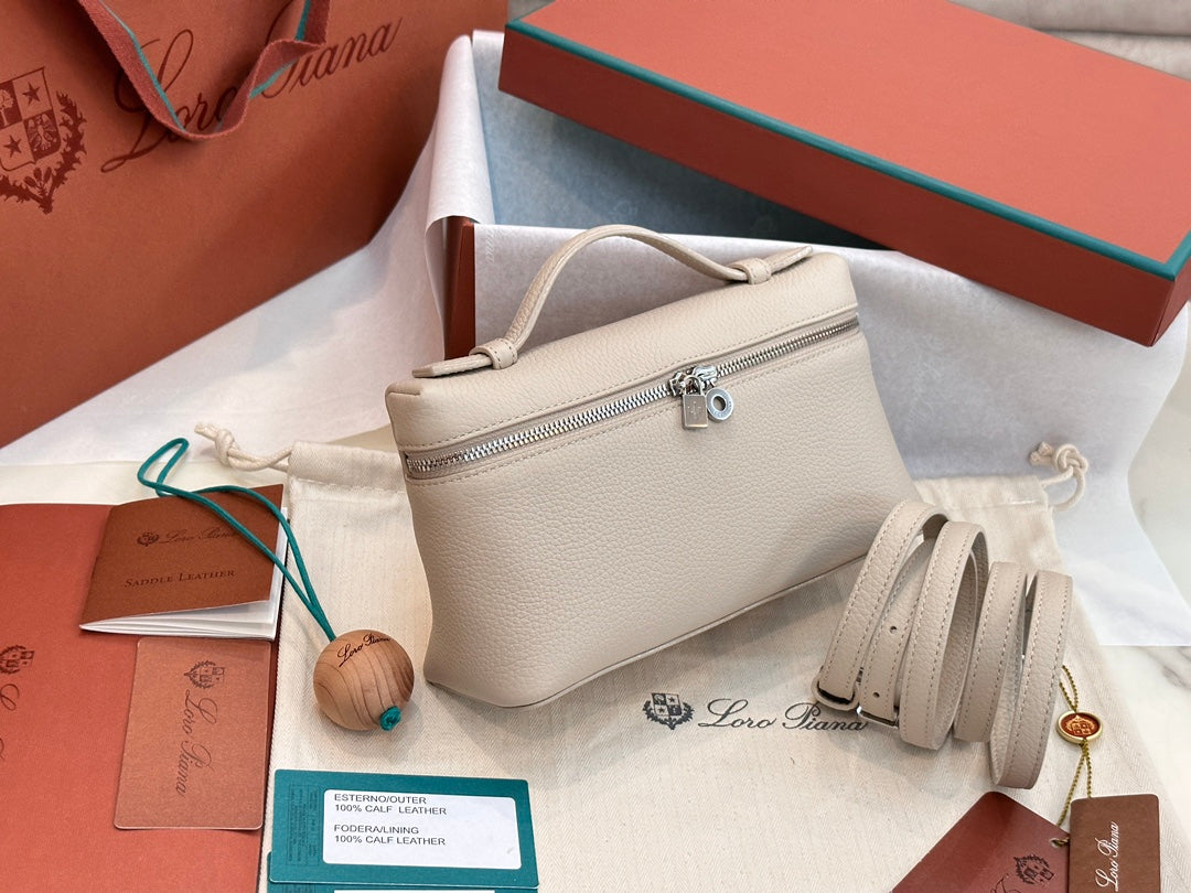 Saddle 19 Parrot Leather Bag