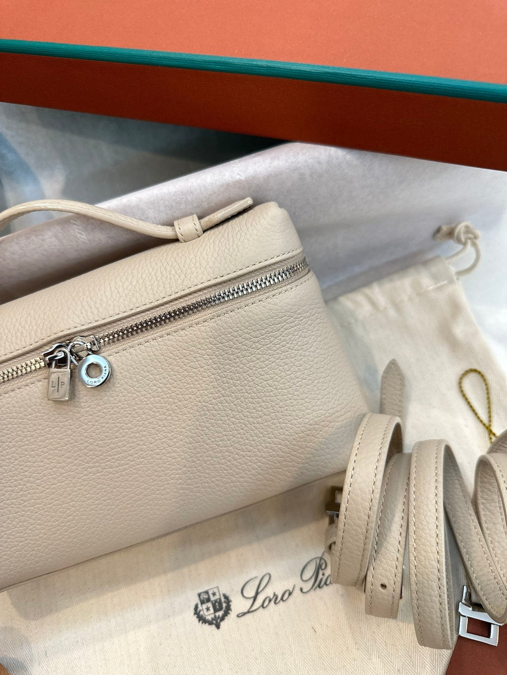 Saddle 19 Parrot Leather Bag