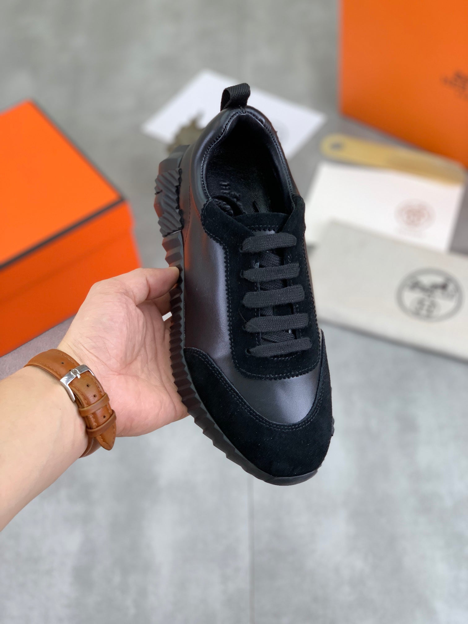 H Zapatillas de cuero a rayas