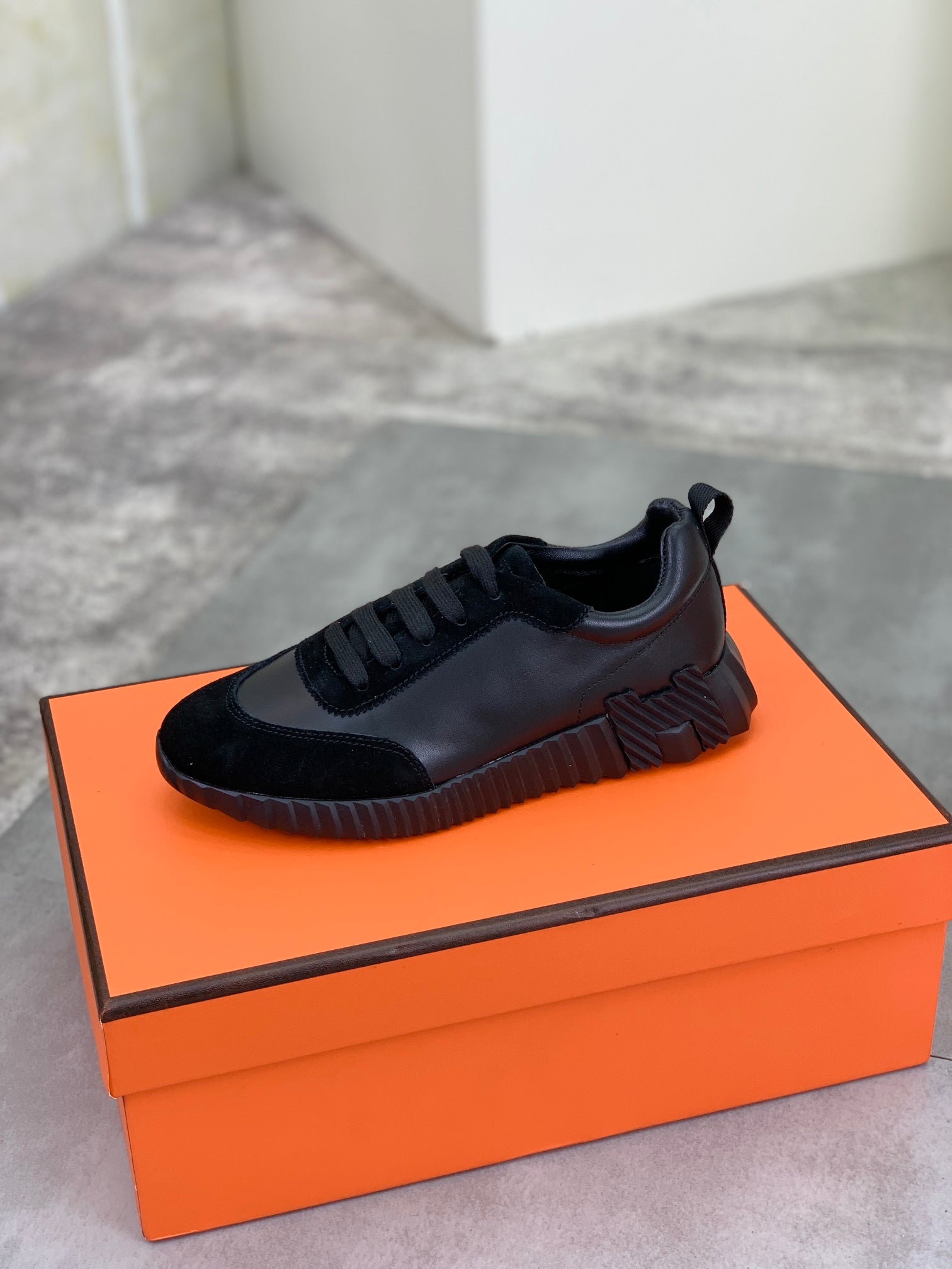 H Zapatillas de cuero a rayas