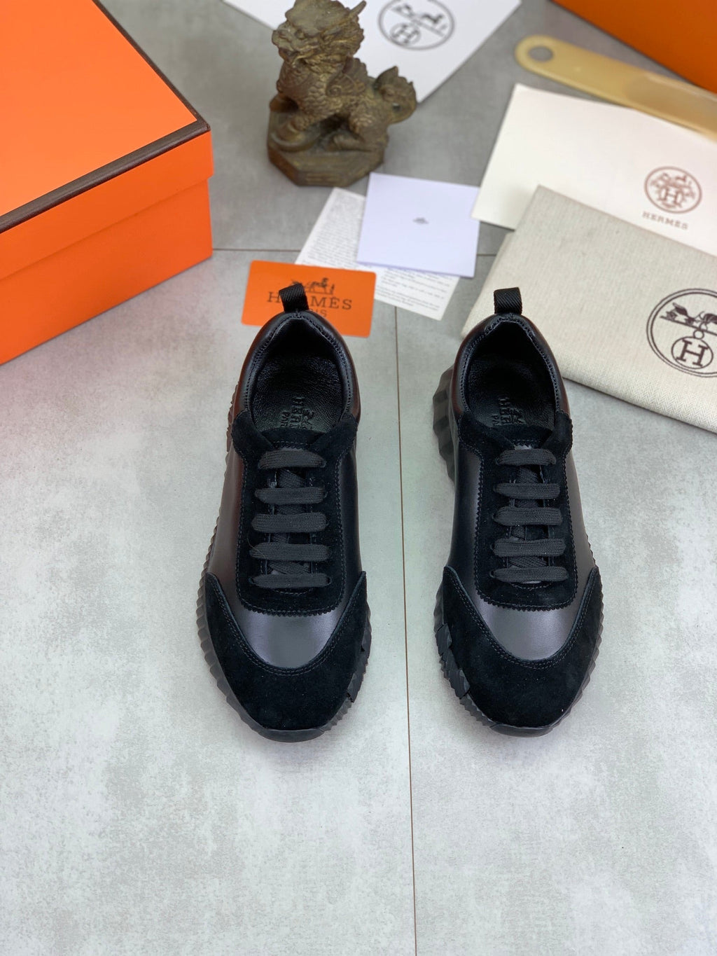 H Zapatillas de cuero a rayas