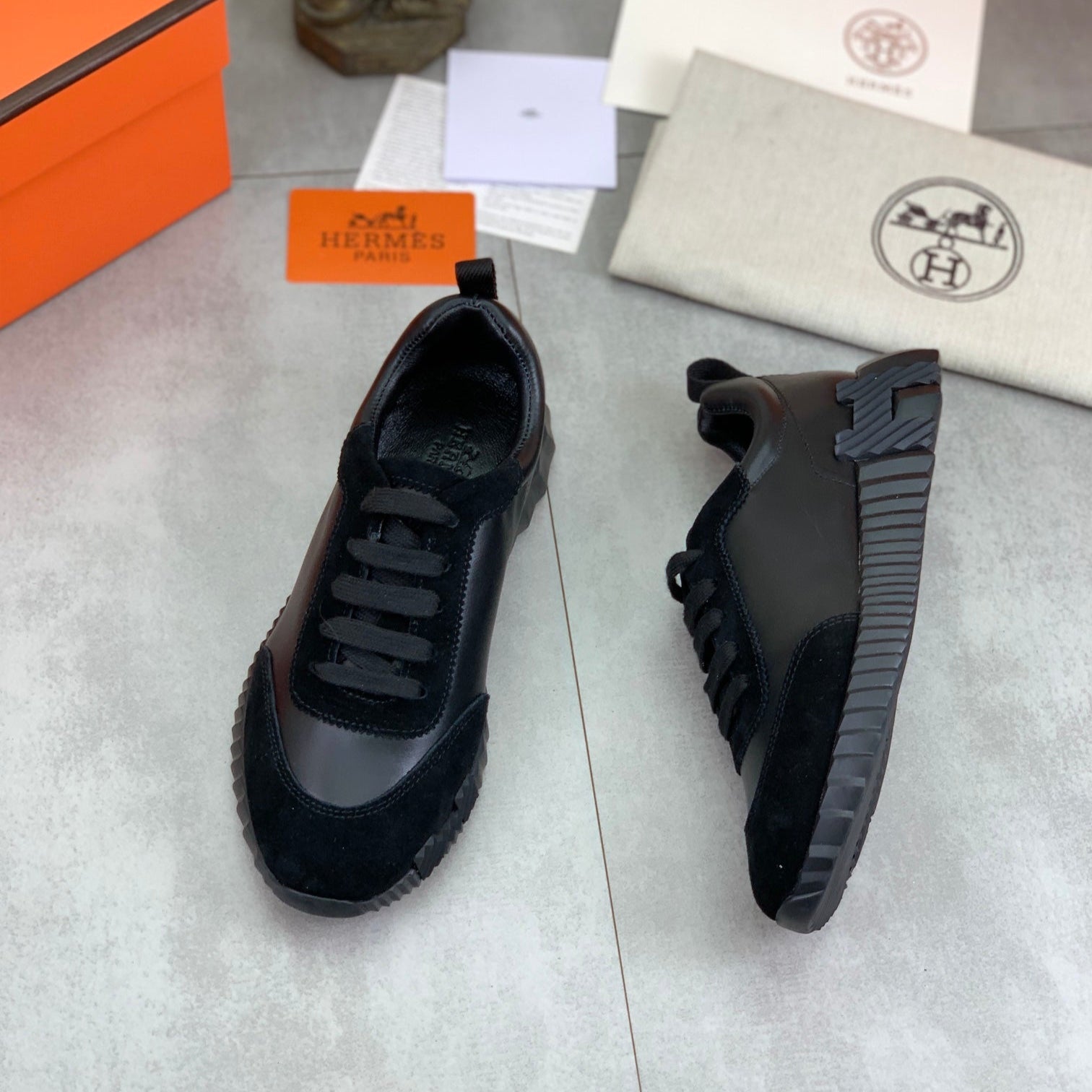 H Zapatillas de cuero a rayas